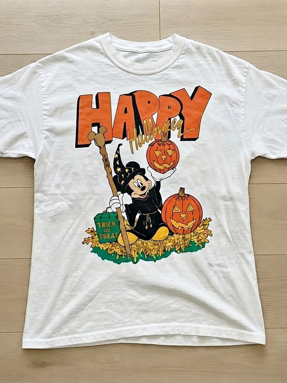 Wizard Halloween "Happy Halloween" Graphic Tee – White (Gildan Reprint)